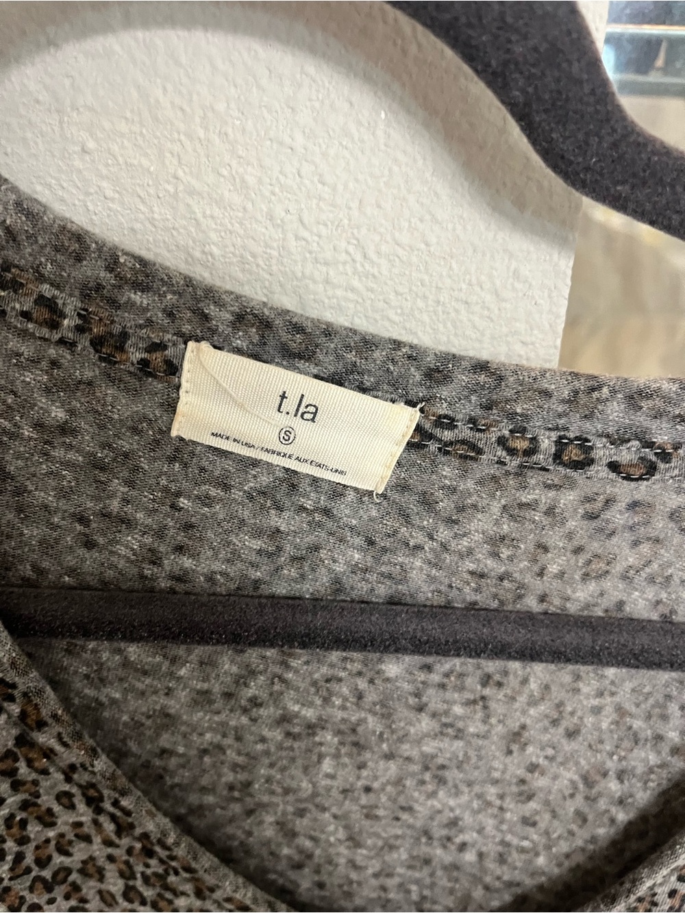 T.La Gray Leopard Print V-Neck Short Sleeve Top - Picture 2 of 3